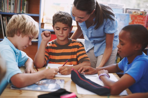 Inspire-se com o Dia do Escritor e leve a escrita criativa para a sala de aula